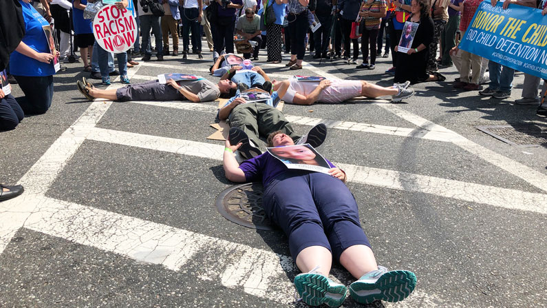 Estados Unidos: Procesión En Solidaridad con Niños Inmigrantes
