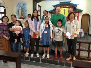 La comunidad del padre Murray en Taichung es muy devota y activa. En la foto se ve a los niños que participan del catecismo. (Cortesía de la Iglesia Nuestra Sra. De China/ Taiwán)